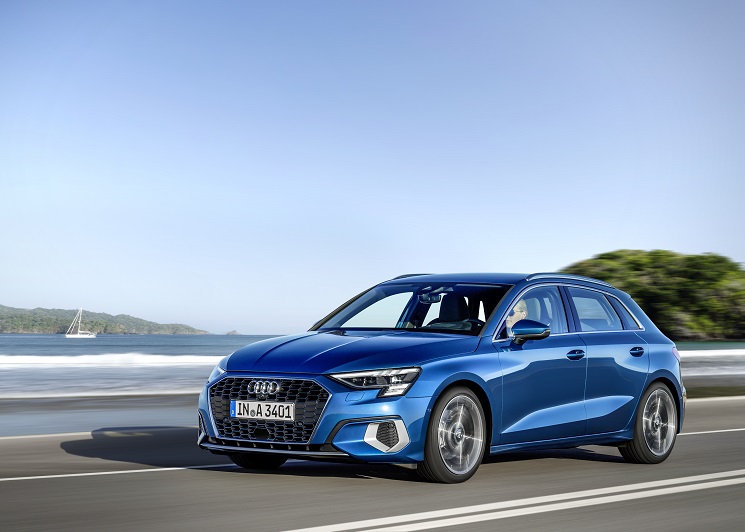 【色:カーボン柄】Biue skyアウディ・A3 に適用For Audi A33