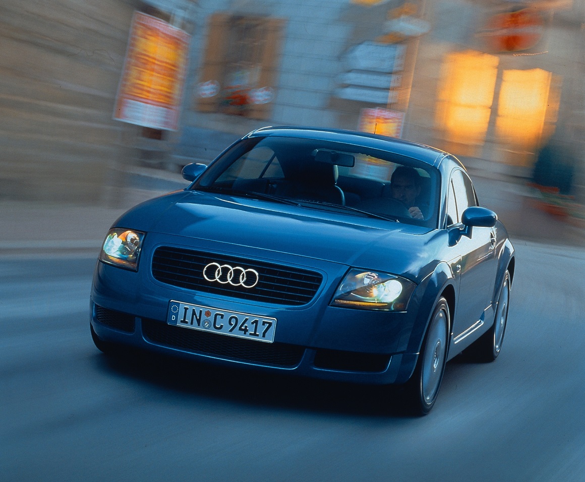Audi TT、誕生25周年を祝う：時代を超越したデザインアイコン