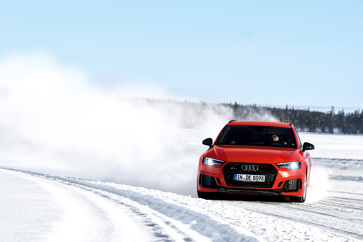 フィンランドの凍った湖上でドライブパフォーマンスを体験できる Audi ice experience in Finlandを開催