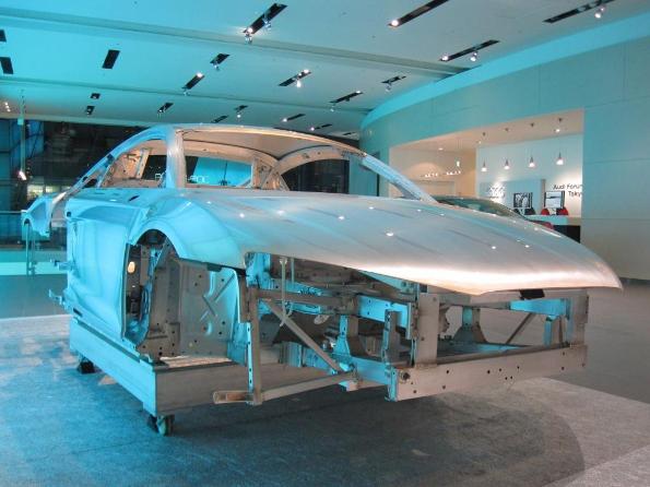 アウディが誇る軽量設計技術、アウディスペースフレームを採用した『アウディR8ホワイトボディ』をアウディ フォーラム東京で一般公開